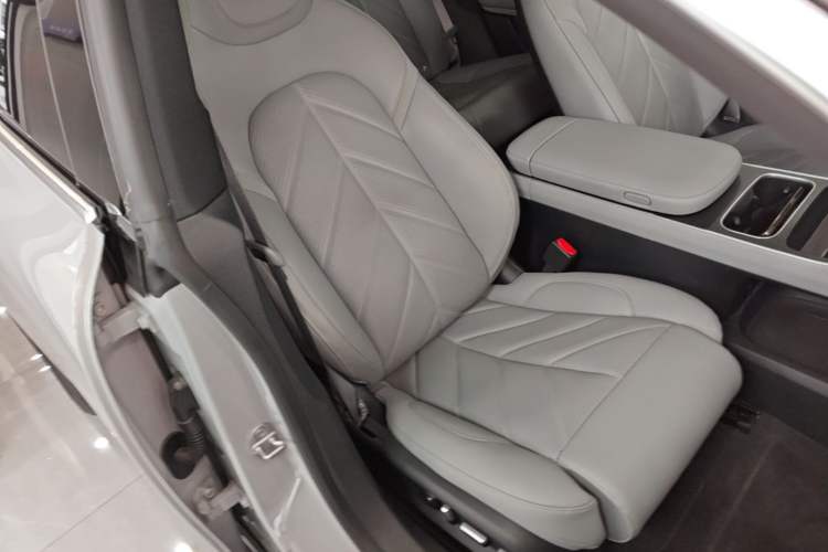 Used Nio ET5T 2025 75 kWh Touring Right Front Seat