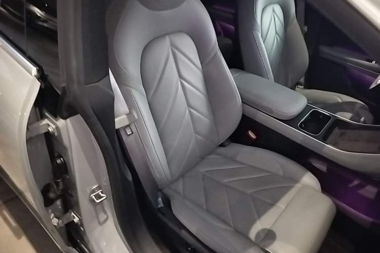 Used Nio ET5T 2025 75 kWh Touring Right Front Seat