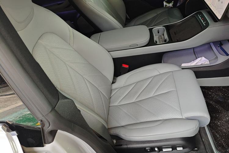 Used Nio ET5T 2025 75 kWh Touring Right Front Seat
