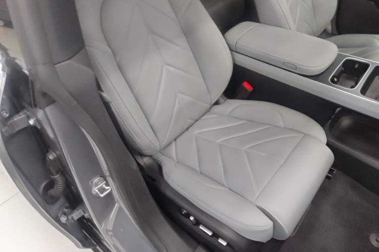 Used Nio ET5T 2025 75 kWh Touring Right Front Seat