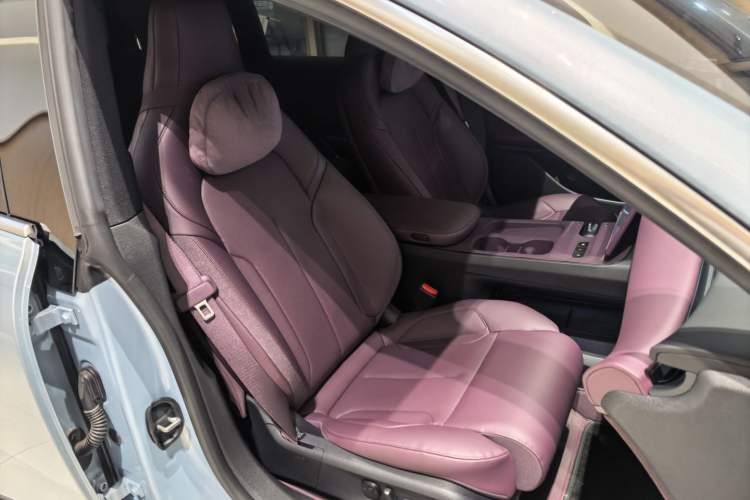 Used Nio ET5T 2025 75 kWh Touring Right Front Seat
