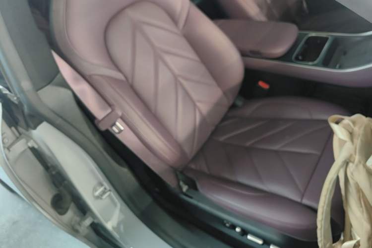 Used Nio ET5T 2025 75 kWh Touring Right Front Seat