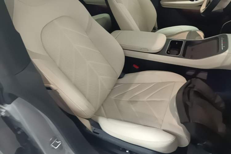 Used Nio ET5T 2025 75 kWh Touring Right Front Seat