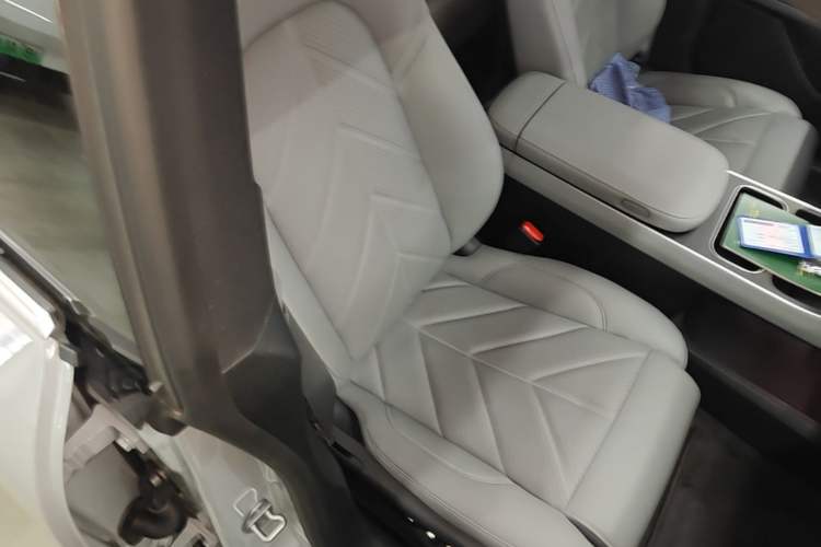 Used Nio ET5T 2025 75 kWh Touring Right Front Seat