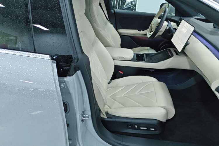 Used Nio ET5T 2025 75 kWh Touring Right Front Seat