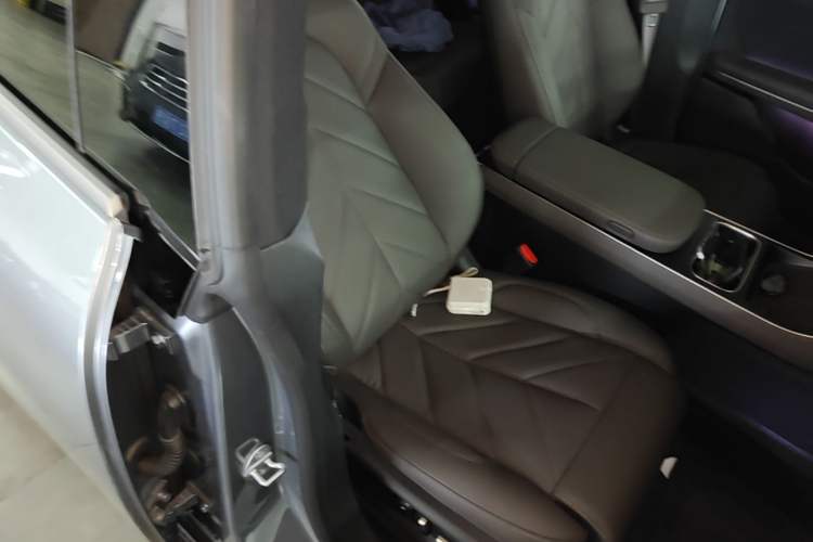 Used Nio ET5T 2025 75 kWh Touring Right Front Seat