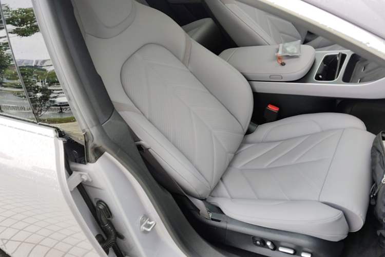 Used Nio ET5T 2025 75 kWh Touring Right Front Seat