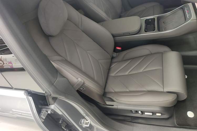 Used Nio ET5T 2025 75 kWh Touring Right Front Seat