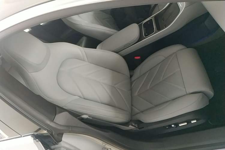 Used Nio ET5T 2025 75 kWh Touring Right Front Seat