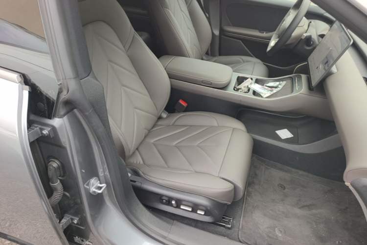 Used Nio ET5T 2025 75 kWh Touring Right Front Seat