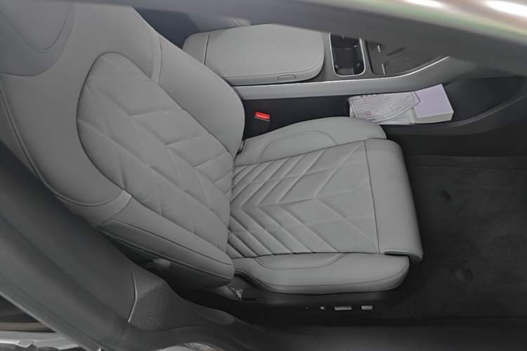 Used Nio ET5T 2025 75 kWh Touring Right Front Seat