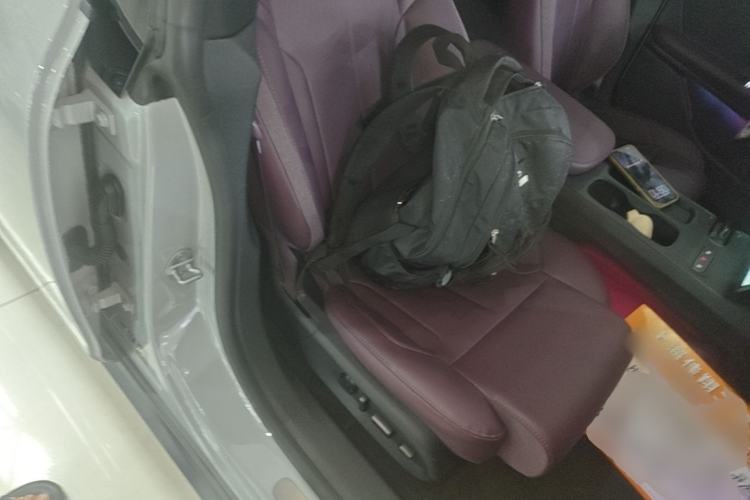 Used Nio ET5T 2025 75 kWh Touring Right Front Seat