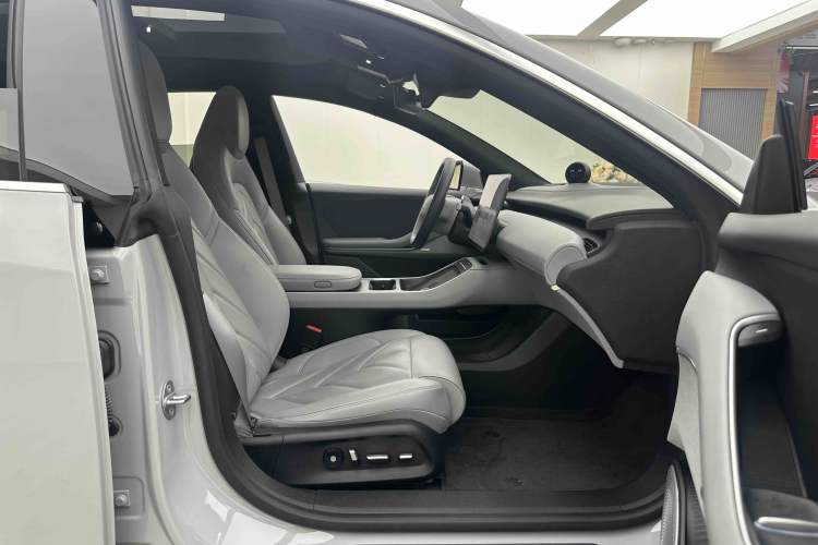 Used Nio ET5T 2025 75 kWh Touring Right Front Seat