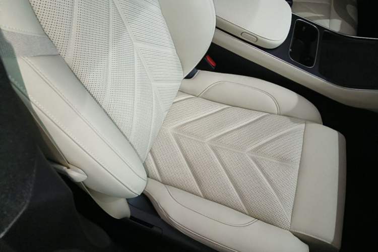 Used Nio ET5T 2025 75 kWh Touring Right Front Seat