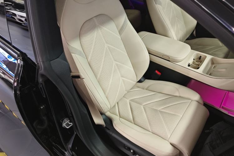 Used Nio ET5T 2025 75 kWh Touring Right Front Seat