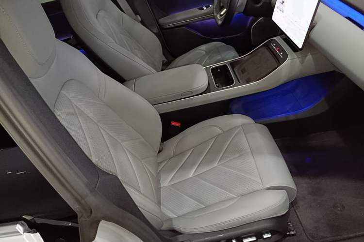 Used Nio ET5T 2025 75 kWh Touring Right Front Seat