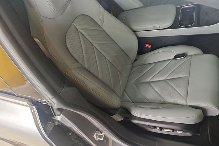 Used Nio ET5T 2025 75 kWh Touring Right Front Seat
