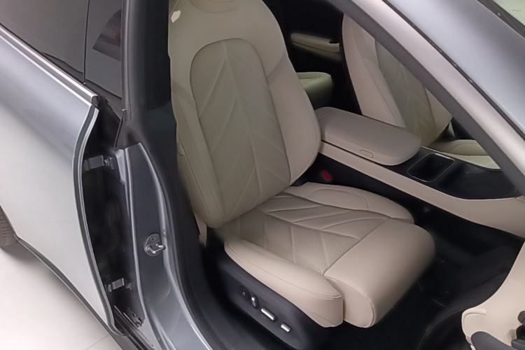 Used Nio ET5T 2025 75 kWh Touring Right Front Seat