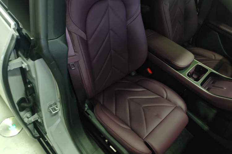 Used Nio ET5T 2025 75 kWh Touring Right Front Seat