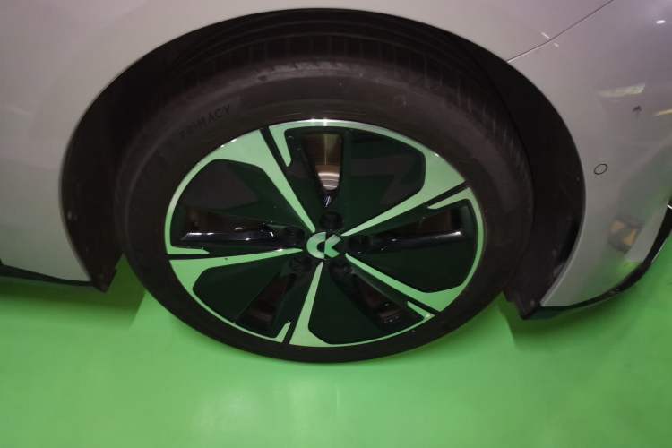 Used Nio ET5T 2025 75 kWh Touring Right Front Wheel Hub