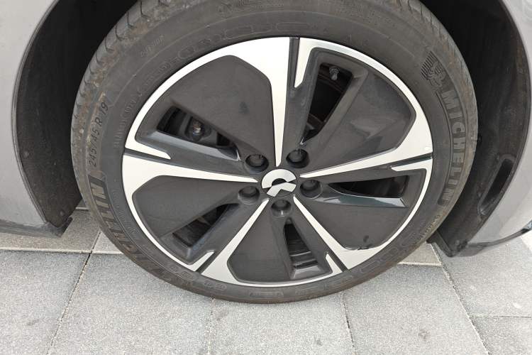 Used Nio ET5T 2025 75 kWh Touring Right Front Wheel Hub