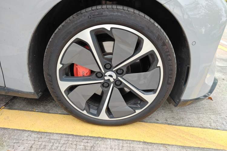 Used Nio ET5T 2025 75 kWh Touring Right Front Wheel Hub