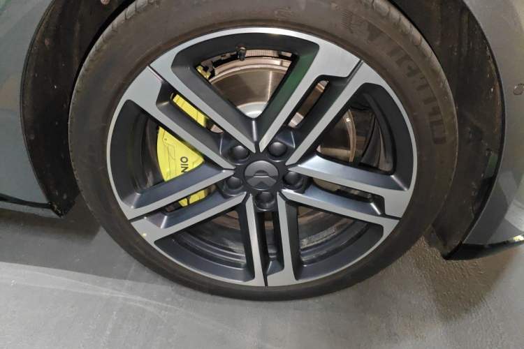 Used Nio ET5T 2025 75 kWh Touring Right Front Wheel Hub