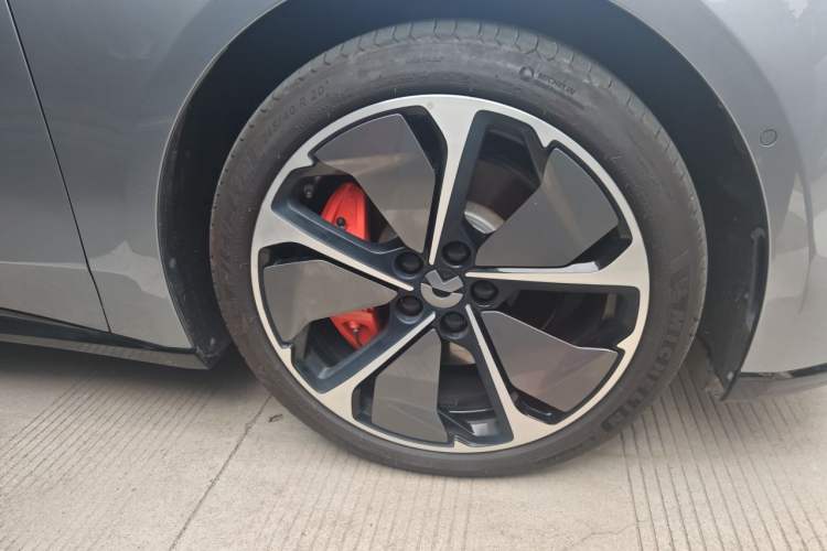 Used Nio ET5T 2025 75 kWh Touring Right Front Wheel Hub