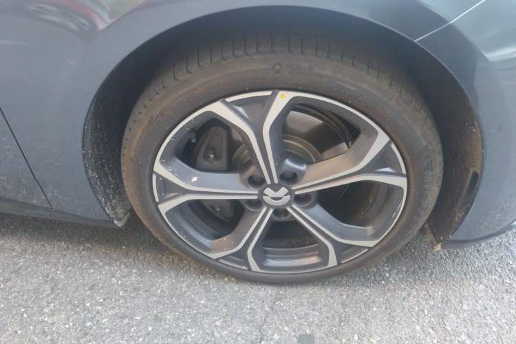 Used Nio ET5T 2025 75 kWh Touring Right Front Wheel Hub