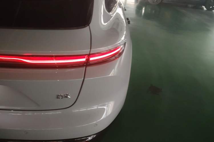 Used Nio ET5T 2025 75 kWh Touring Right Rear Taillight