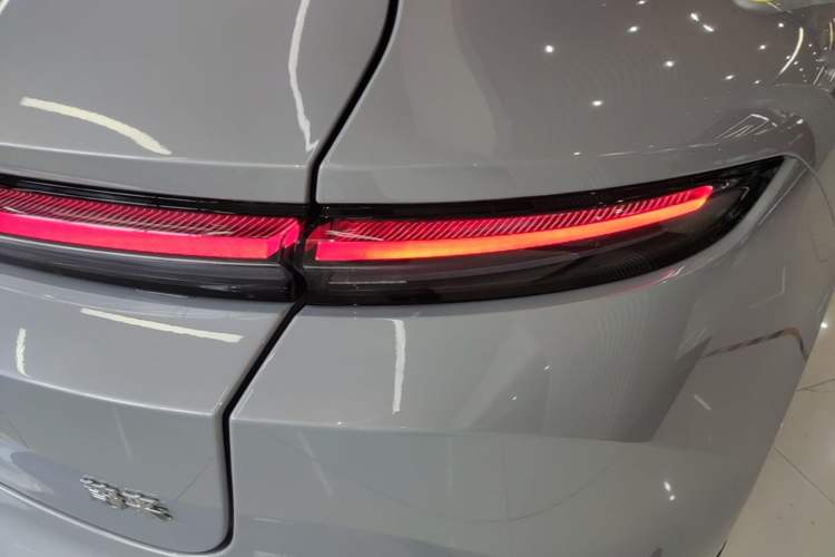 Used Nio ET5T 2025 75 kWh Touring Right Rear Taillight