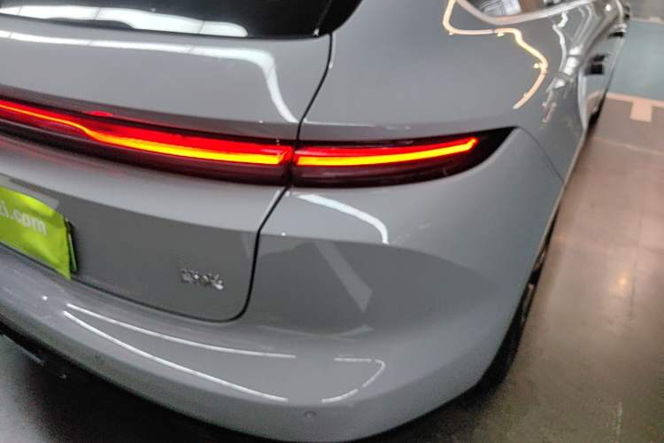 Used Nio ET5T 2025 75 kWh Touring Right Rear Taillight