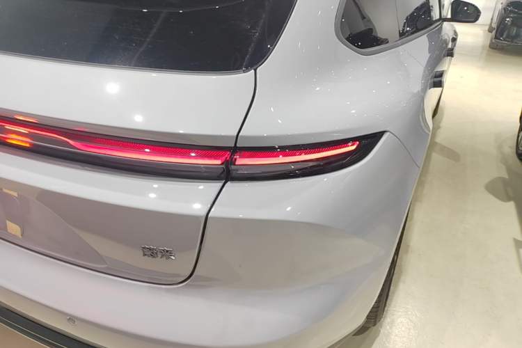 Used Nio ET5T 2025 Model Champion Commemorative Edition, 100kWh Touring Right Rear Taillight