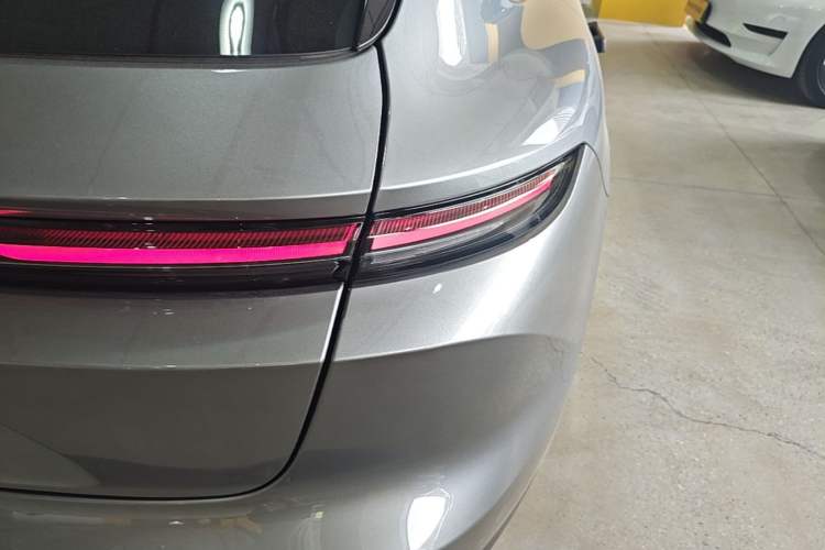 Used Nio ET5T 2025 75 kWh Touring Right Rear Taillight