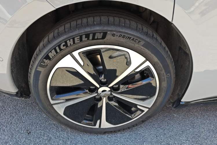 Used Nio ET5T 2025 75 kWh Touring Right Rear Wheel Hub