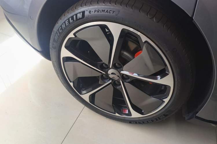 Used Nio ET5T 2025 75 kWh Touring Right Rear Wheel Hub