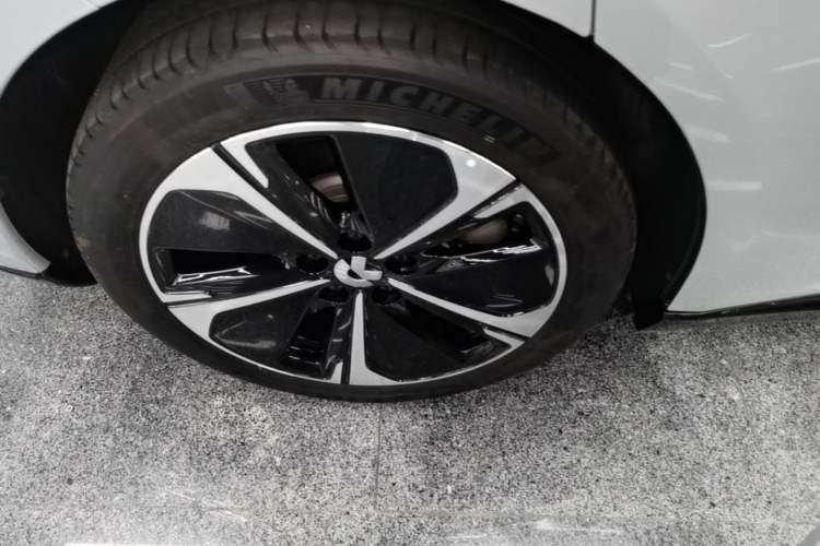 Used Nio ET5T 2025 75 kWh Touring Right Rear Wheel Hub