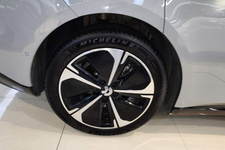 Used Nio ET5T 2025 75 kWh Touring Right Rear Wheel Hub