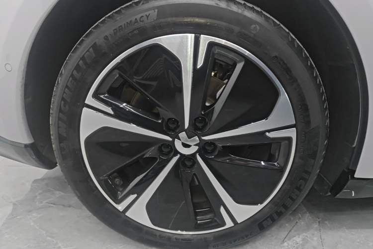 Used Nio ET5T 2025 75 kWh Touring Right Rear Wheel Hub