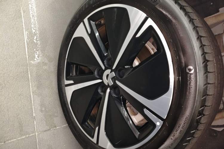 Used Nio ET5T 2025 75 kWh Touring Right Rear Wheel Hub