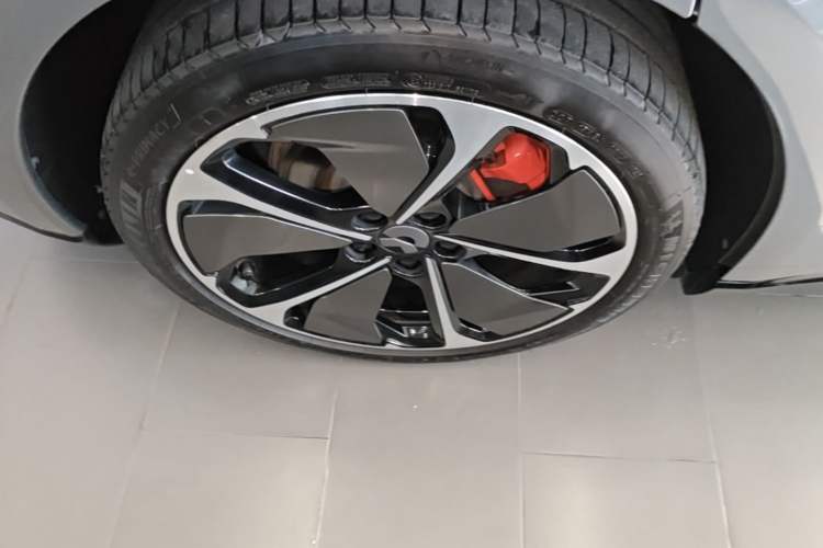 Used Nio ET5T 2025 75 kWh Touring Right Rear Wheel Hub