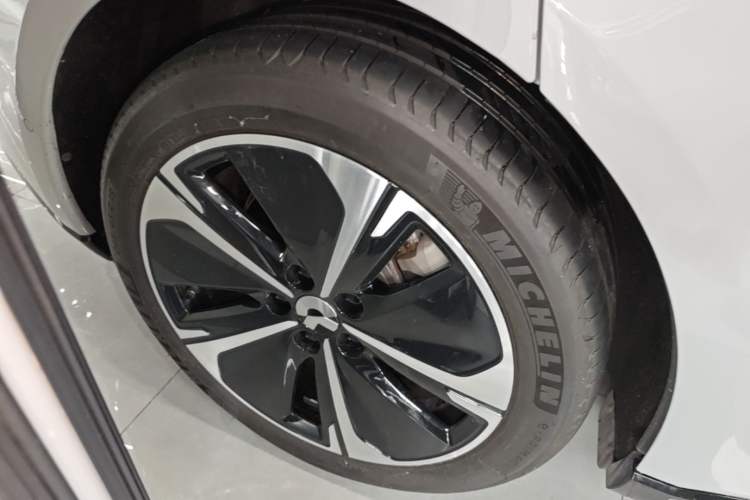 Used Nio ET5T 2025 75 kWh Touring Right Rear Wheel Hub