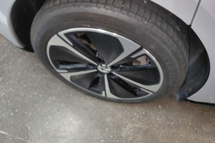 Used Nio ET5T 2025 75 kWh Touring Right Rear Wheel Hub