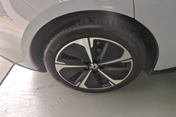 Used Nio ET5T 2025 75 kWh Touring Right Rear Wheel Hub