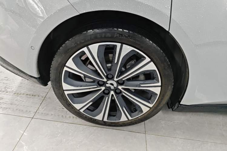 Used Nio ET5T 2025 75 kWh Touring Right Rear Wheel Hub