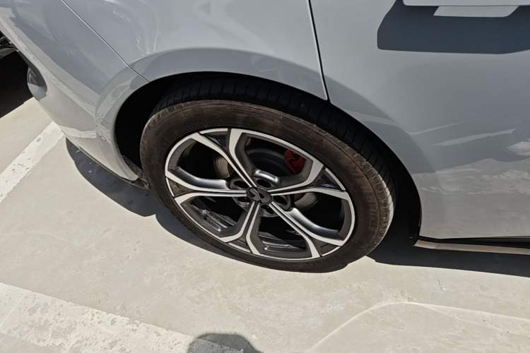 Used Nio ET5T 2025 75 kWh Touring Right Rear Wheel Hub