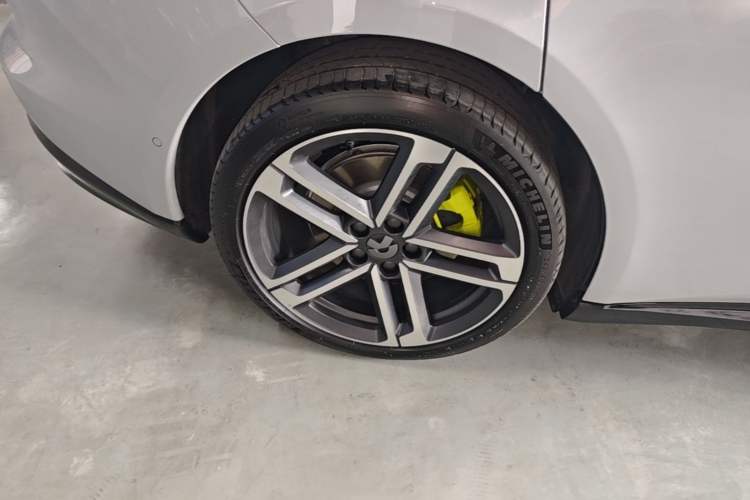 Used Nio ET5T 2025 Model Champion Commemorative Edition, 75kWh Touring Right Rear Wheel Hub