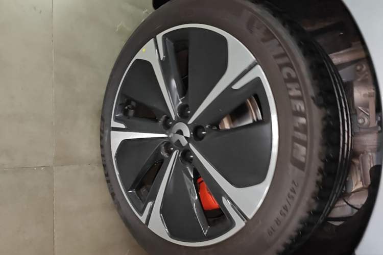 Used Nio ET5T 2025 75 kWh Touring Right Rear Wheel Hub