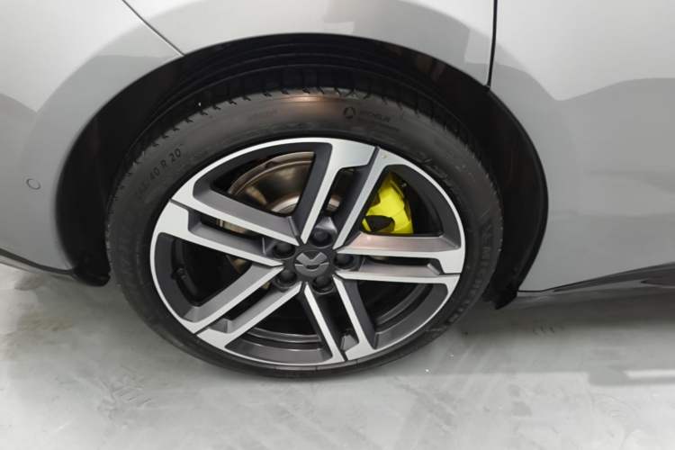 Used Nio ET5T 2025 Model Champion Commemorative Edition, 75kWh Touring Right Rear Wheel Hub