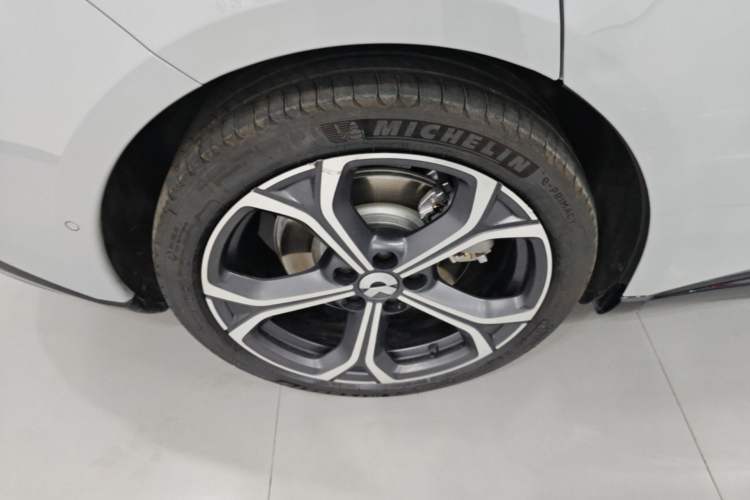 Used Nio ET5T 2025 75 kWh Touring Right Rear Wheel Hub